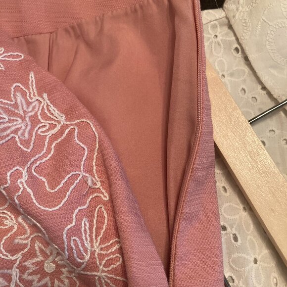 Loft Pink with White Embroidered Flower Print Lined Skirt - EUC - Picture 5 of 7